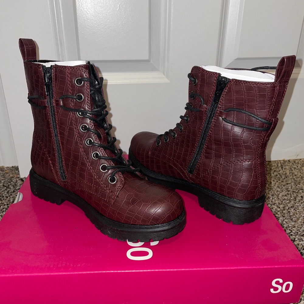 SO Bowfin Combat Boot Womens Burgundy Crocodile Texture Size 6